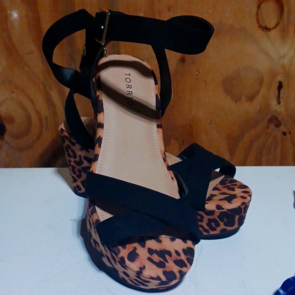 7WW NWT torrid leopard  platform  wedges